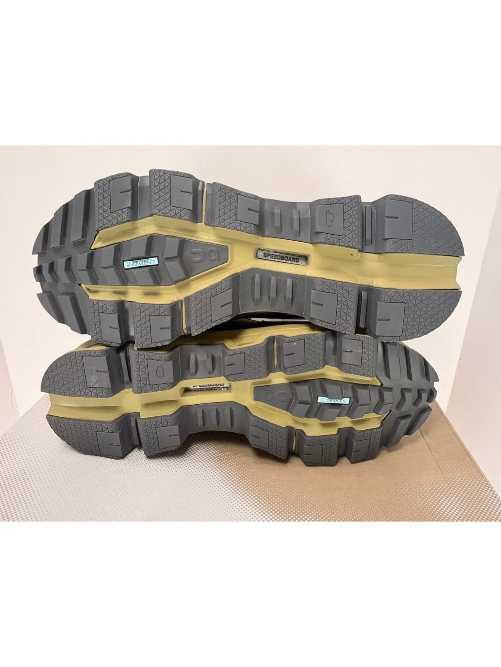 On Cloudrock 2 Waterproof Women’s Hiking Boots Size 8 Hunter/Safari 63.97853